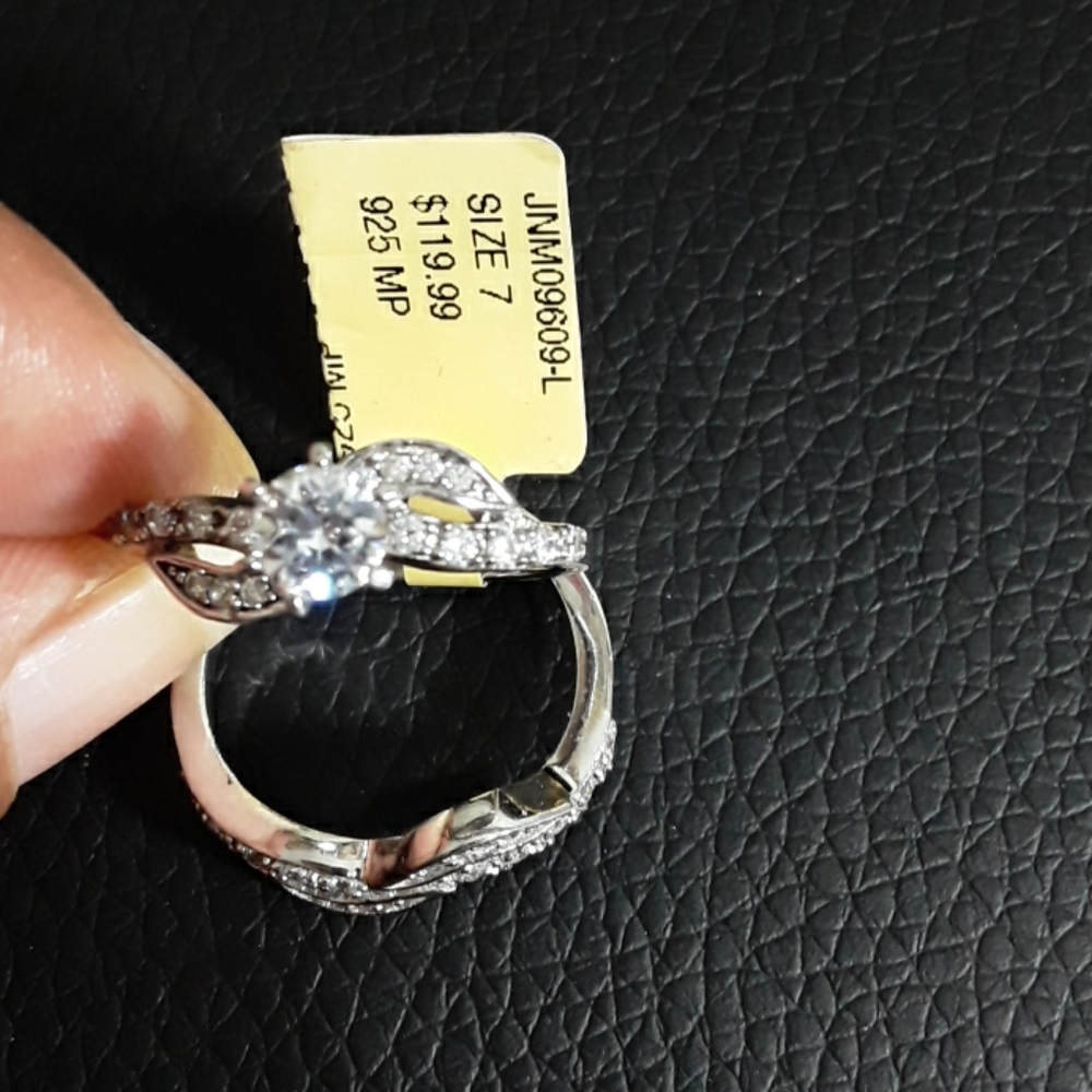 Ring - Picture 2 of 4